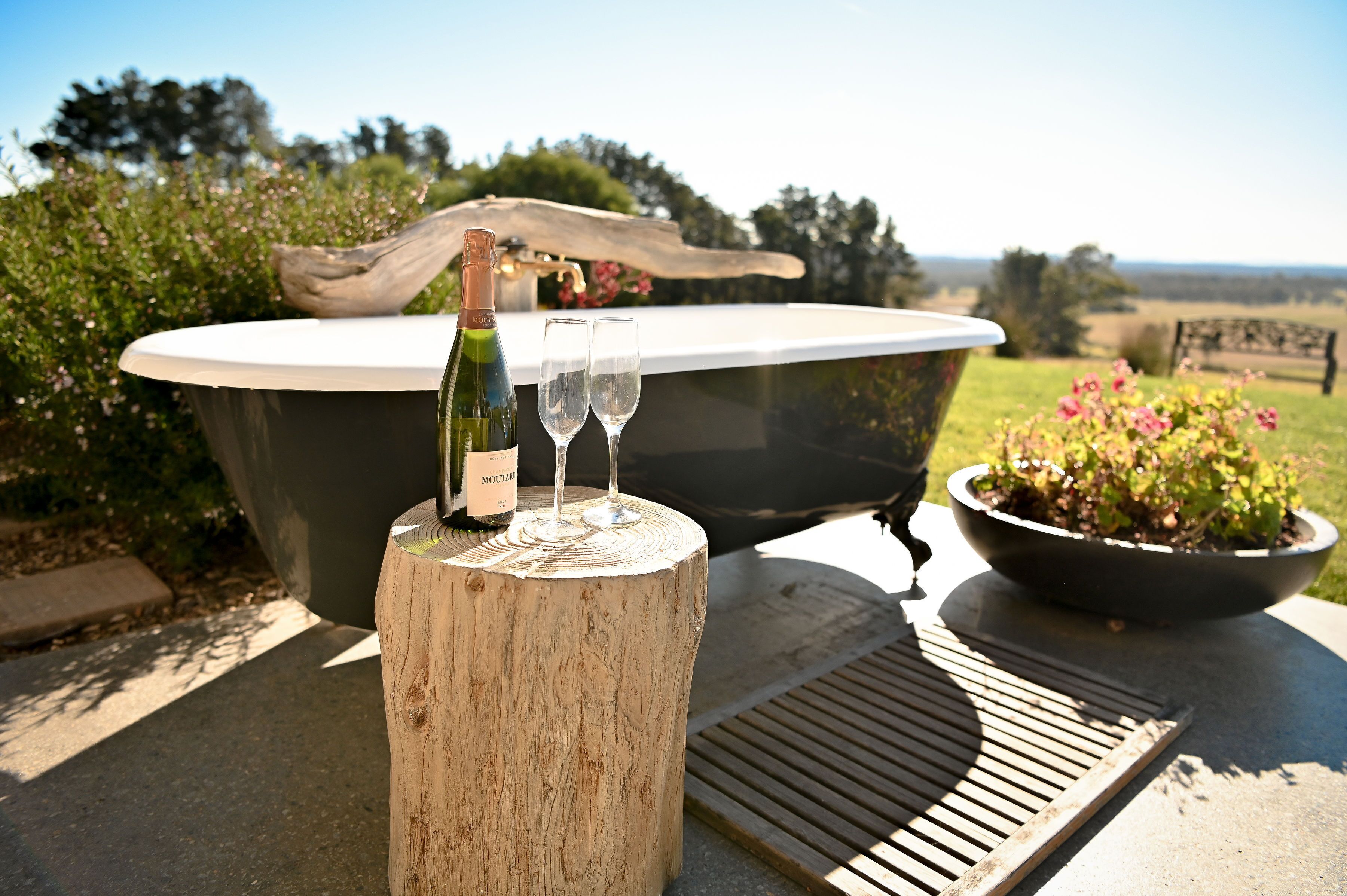 Outdoor spa tub