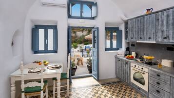 Fridge, oven, coffee/tea maker