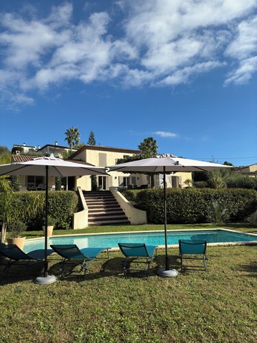 Villa 170 m2 au Calme Avec Piscine 9,60 x 4,60 sur Terrain Paysagé de 3000m2