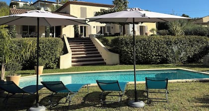 Villa 170 m2 au Calme Avec Piscine 9,60 x 4,60 sur Terrain Paysagé de 3000m2