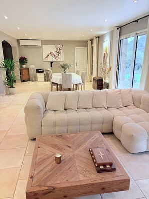 Televisie en een kantoor