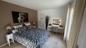 3 bedrooms, iron/ironing board, free WiFi, bed sheets - Villa 170 m2 au Calme Avec Piscine 9,60 x 4,60 sur Terrain Paysagé de 3000m2 (Vence)