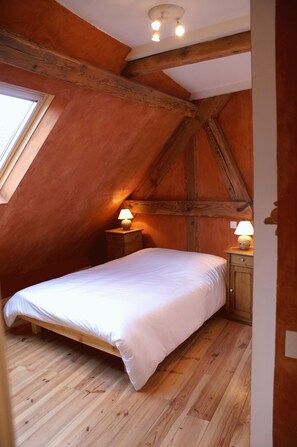 3 chambres, fer et planche à repasser, lit parapluie, Wi-Fi gratuit