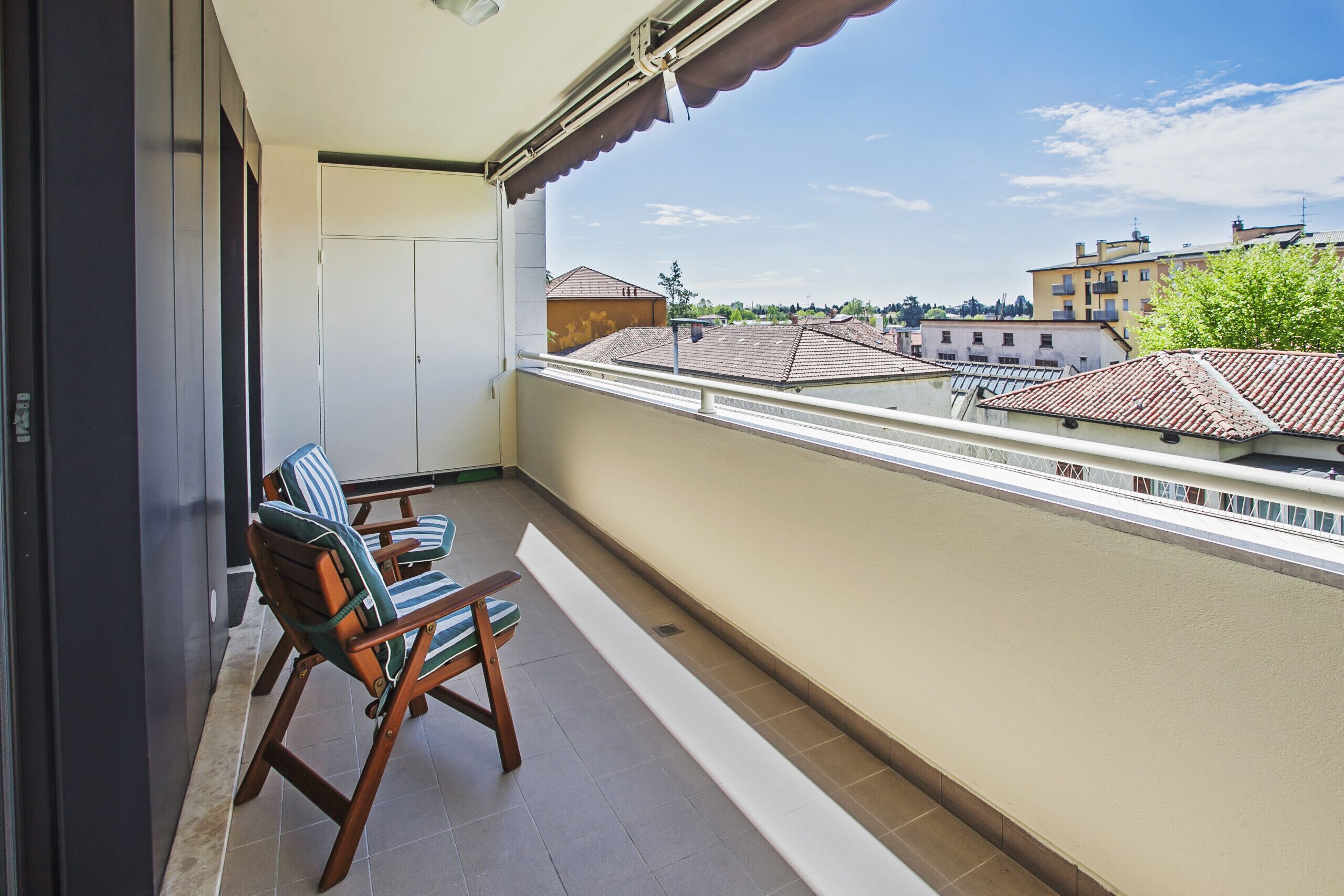 Spacious two-room apartment with garage, wifi and washing machine, in the area served