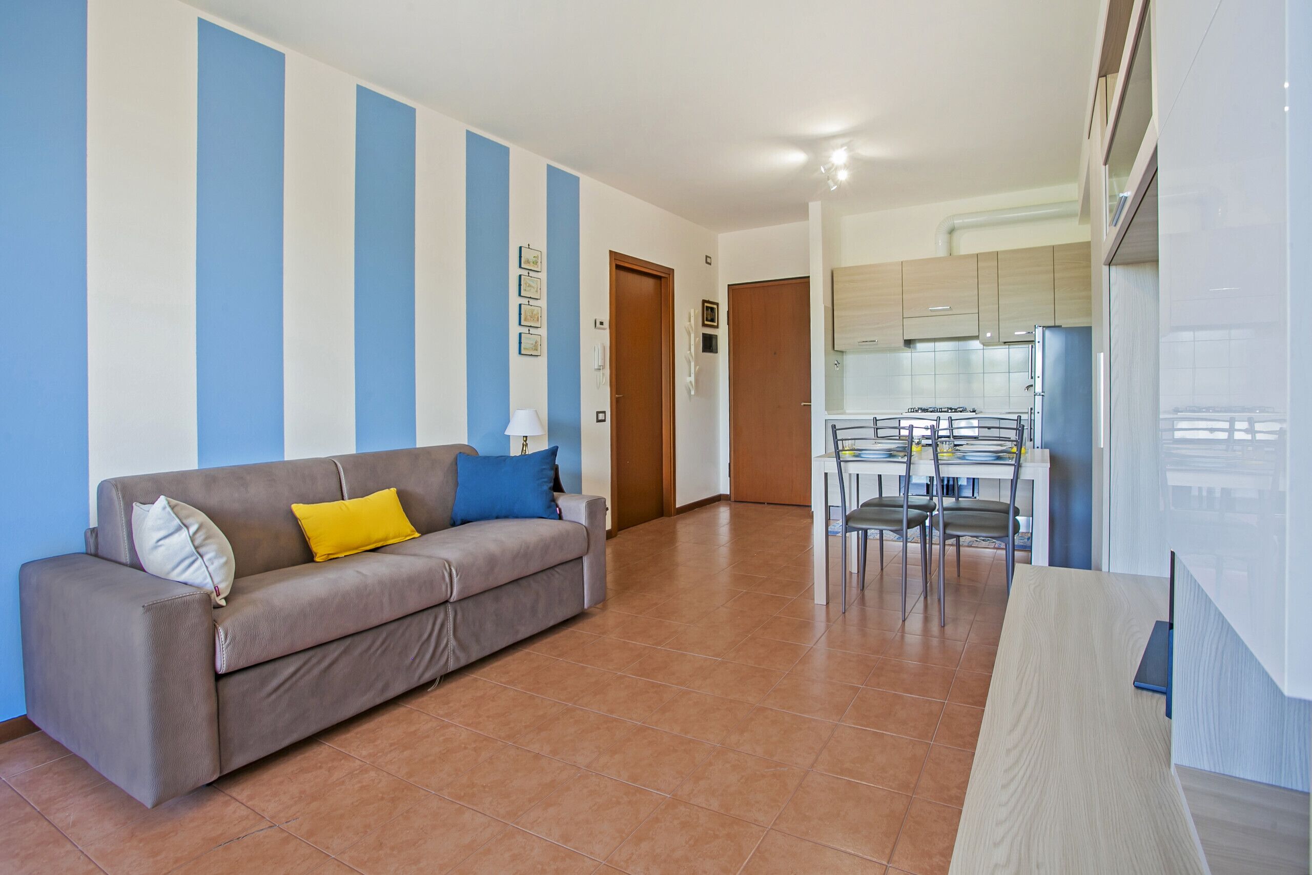 Spacious two-room apartment with garage, wifi and washing machine, in the area served