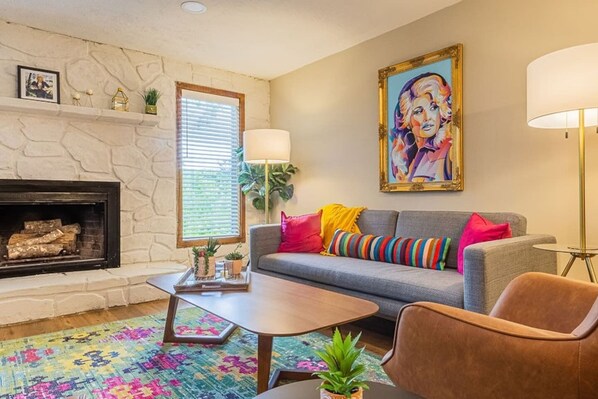 Smart TV, fireplace