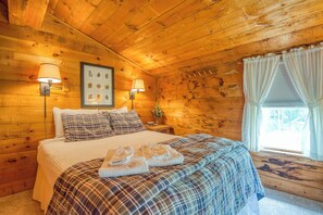 2 bedrooms, iron/ironing board, bed sheets, alarm clocks - Hunter Cove Cabin #7 in the Hunter Cove Cabins Community (Rangeley)