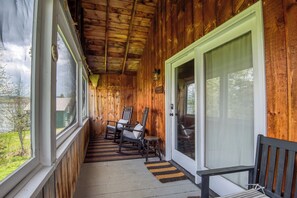 Terrace/patio - Hunter Cove Cabin #7 in the Hunter Cove Cabins Community (Rangeley)