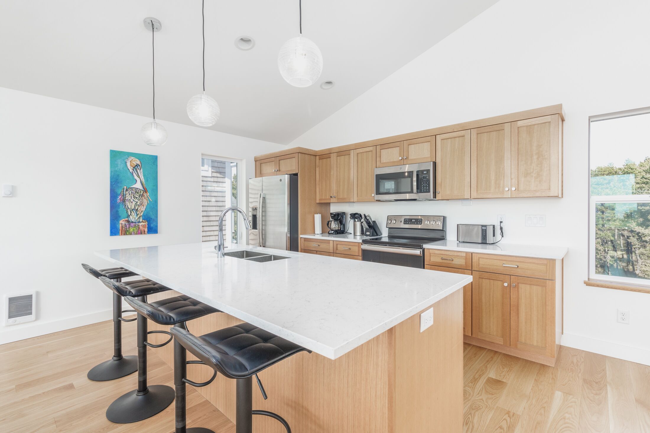 The Swell House #183 - BRAND NEW 2021. Hot tub! 1/2 block to beach.