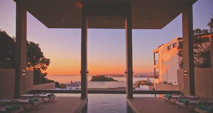 Red Rock Ocean View Villa - Lieutenant's Room