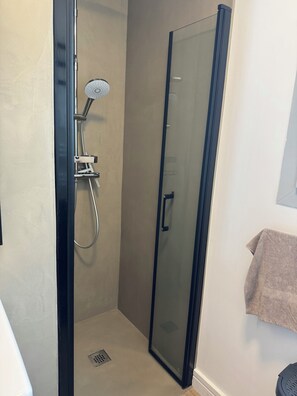 Douche, séchoir à cheveux