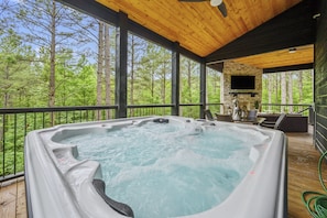 Outdoor spa tub