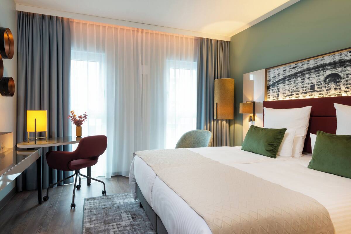 Comfort Double Room | Minibar, in-room safe, desk, soundproofing