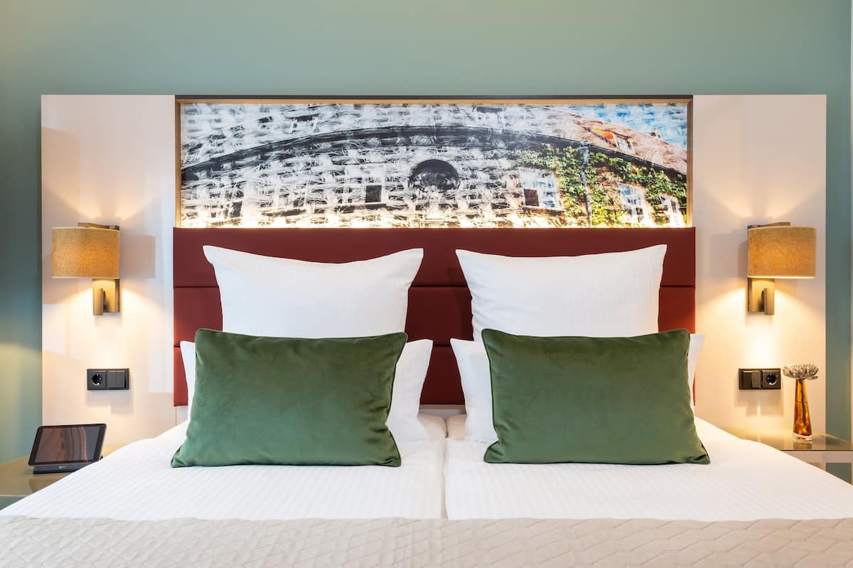 comfort double room | 1 bedroom, minibar, in-room safe, desk