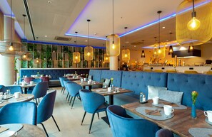 Bữa sáng buffet hàng ngày với phụ phí nhỏ 