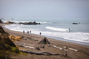 沙滩椅、沙滩毛巾