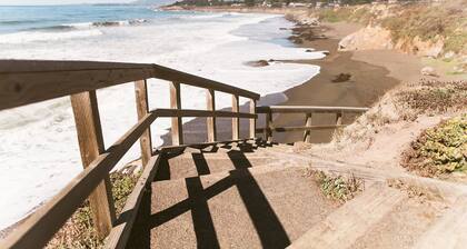 Hidden Hart of Cambria - Cozy Coastal Escape Minutes from the Beach