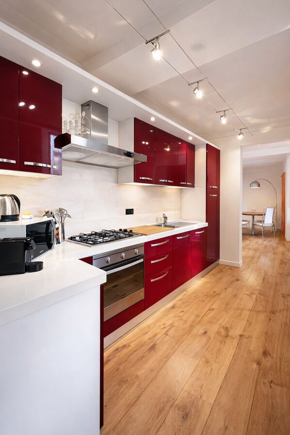 Fridge, microwave, oven, stovetop