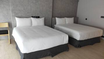 Family Quadruple Room | Free WiFi, bed sheets