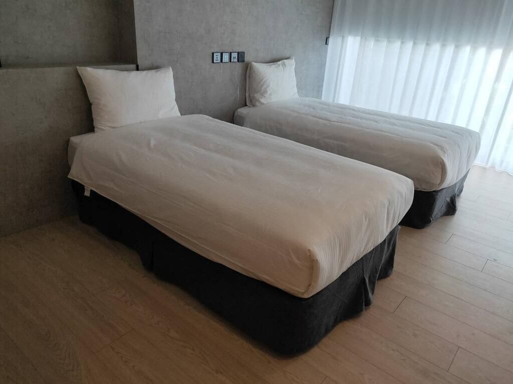 business twin room | free wifi, bed sheets