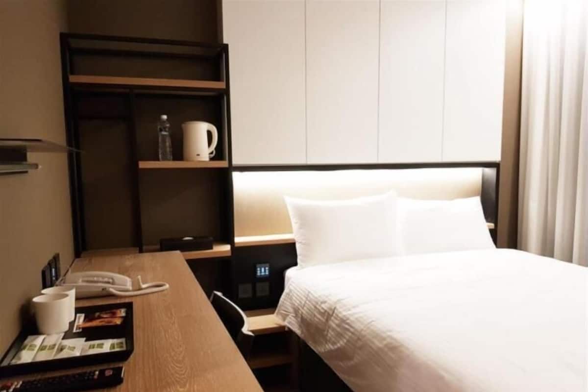 Standaard kamer, 1 twee- of 2 eenpersoonsbedden | Woonruimte | Lcd-televisie