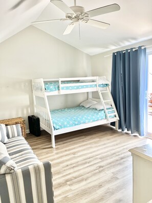 4 室のベッドルーム、アイロン / アイロン台、WiFi (無料)