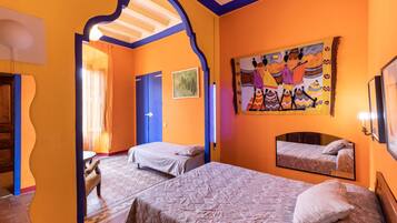 6 Schlafzimmer, Schreibtisch, Bügeleisen/Bügelbrett, Reisekinderbett