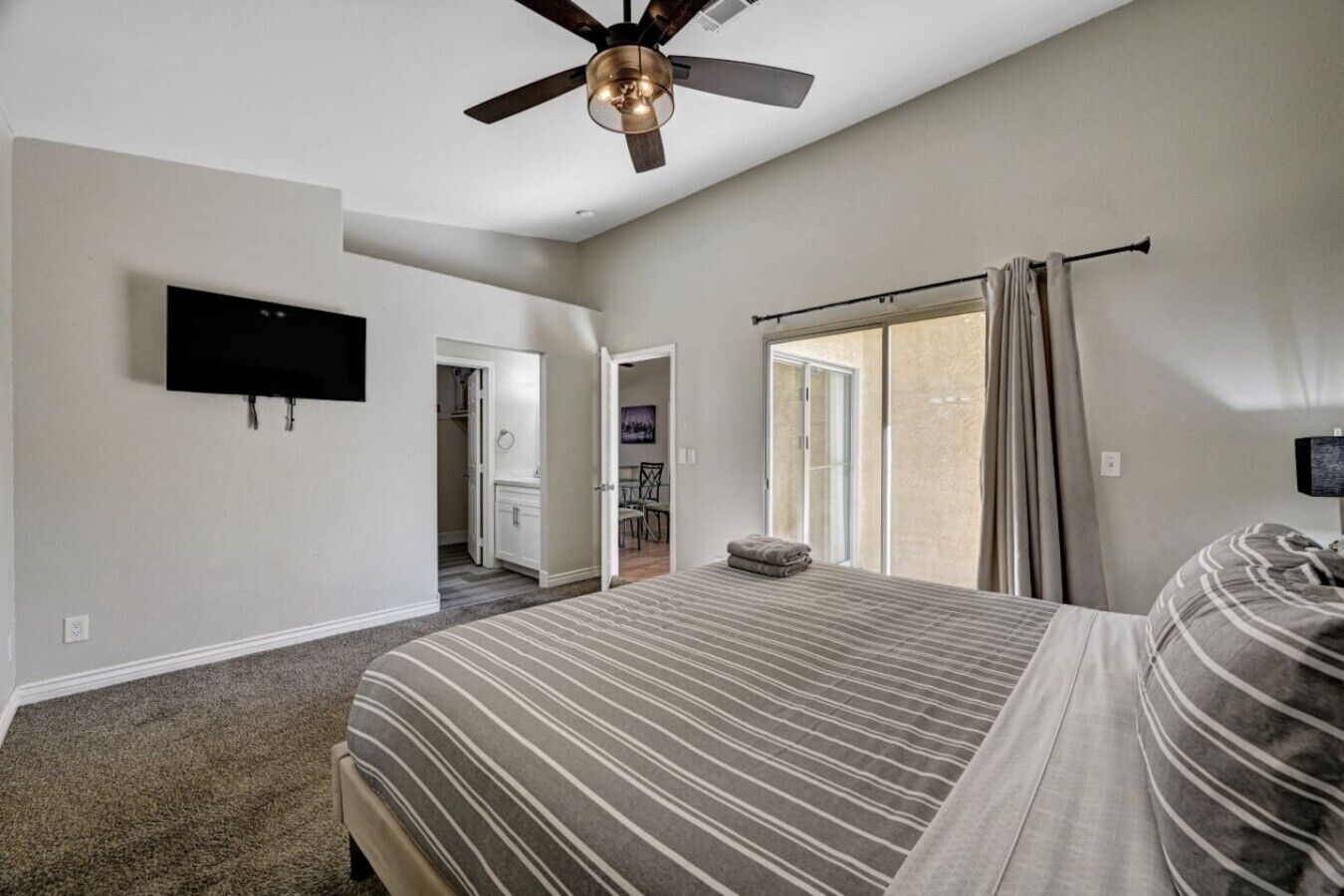 Desk, iron/ironing board, travel cot, WiFi