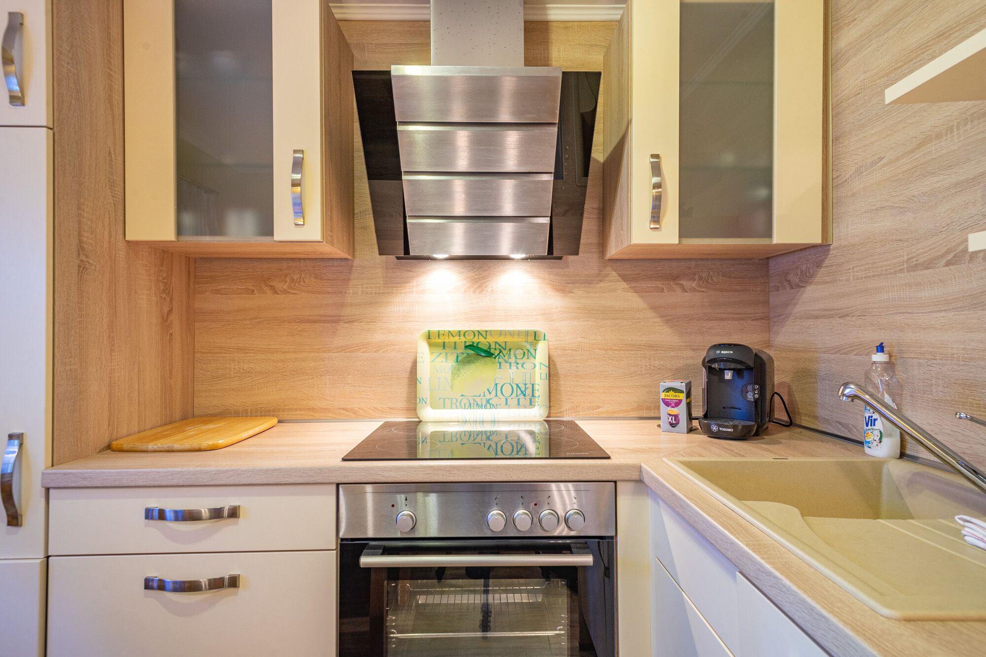 Refrigerador, horno, placa de cocina, lavavajillas