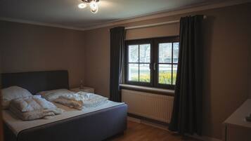 2 Schlafzimmer, Reisekinderbett, kostenloses WLAN