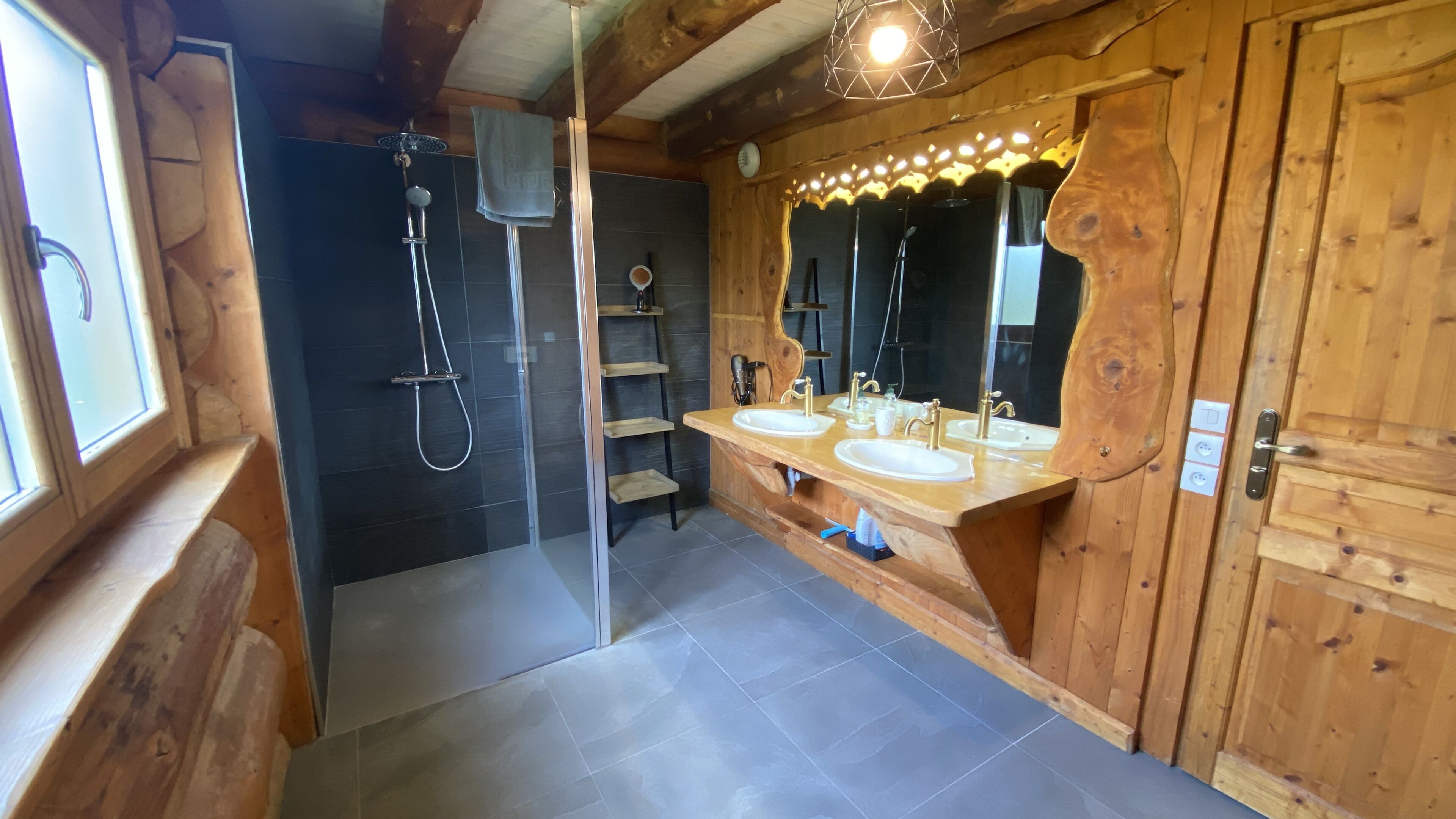 Shower, jetted tub, hair dryer