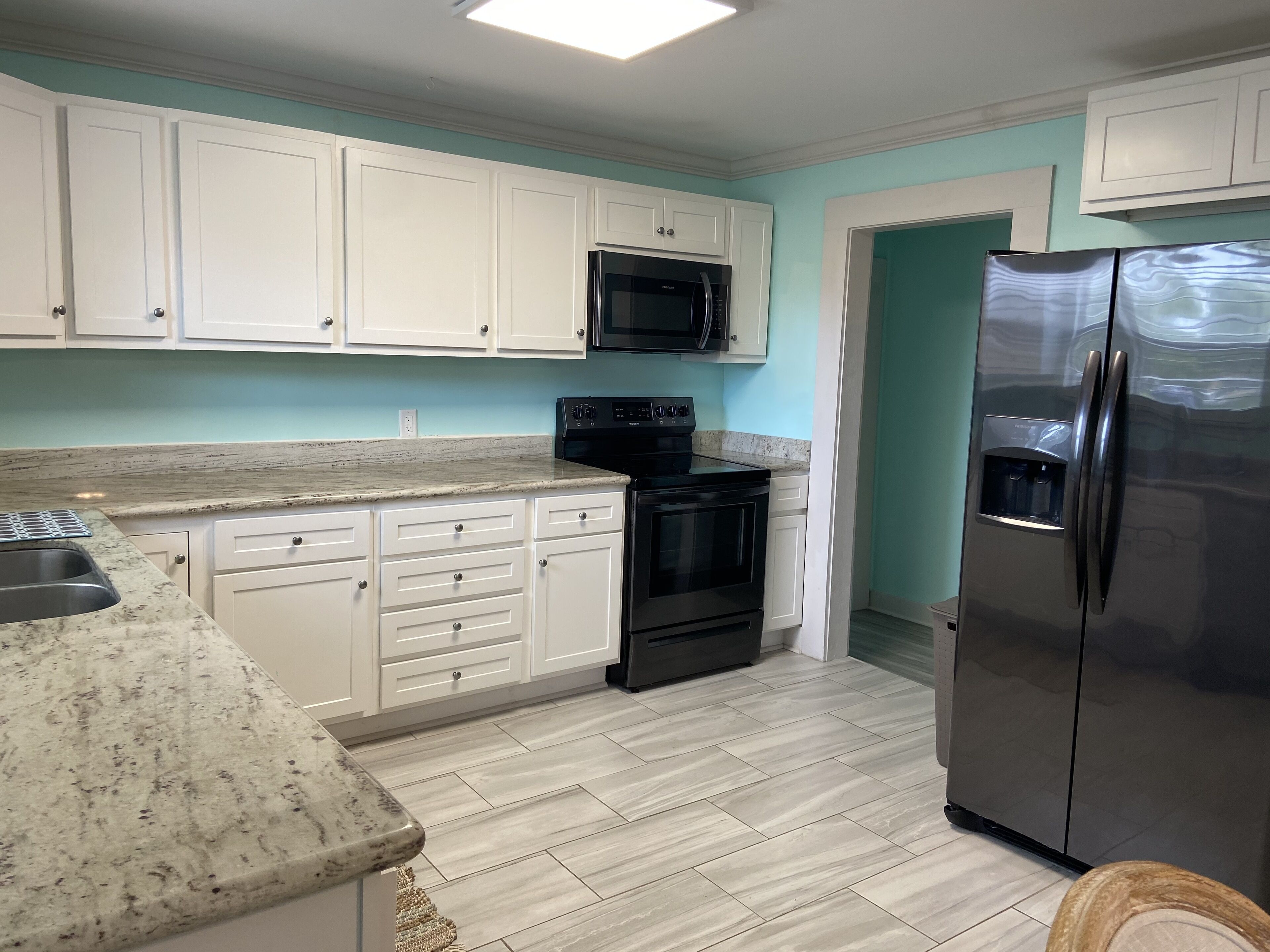 Beach Depot: Spacious 3BR Oasis Steps from the Beautiful Gulfport Shoreline