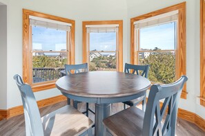 Dining - Rescued: Semi-oceanfront, Hot Tub, Shared Pool (Duck)