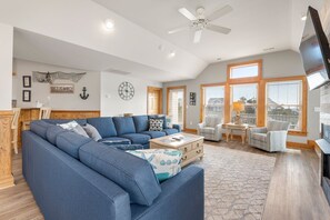 TV, fireplace - Rescued: Semi-oceanfront, Hot Tub, Shared Pool (Duck)