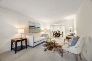 Smart TV, fireplace, computer monitors