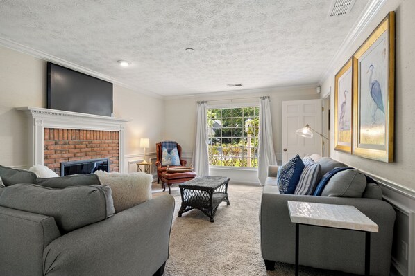 Smart TV, fireplace, computer monitors