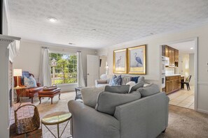 Smart TV, fireplace, computer monitors