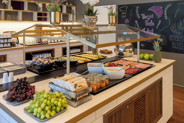 Daily buffet breakfast (EUR 19.9 per person)