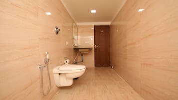 Standard Room | Bathroom | Shower, rainfall showerhead, towels