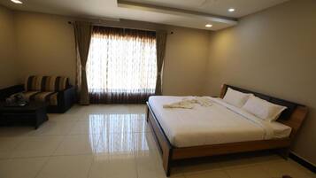 Executive Double Room | Free WiFi, bed sheets