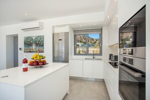 Fridge, microwave, oven, stovetop - Your House in Afandou (Αφάντου)