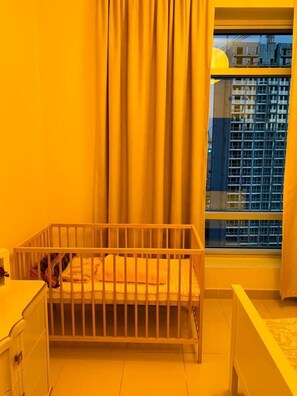 Twin Room | Hypo-allergenic bedding, in-room safe, blackout curtains - Downtown dubai views (Dubai)