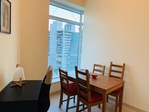 Twin Room | In-room dining - Downtown dubai views (Dubai)