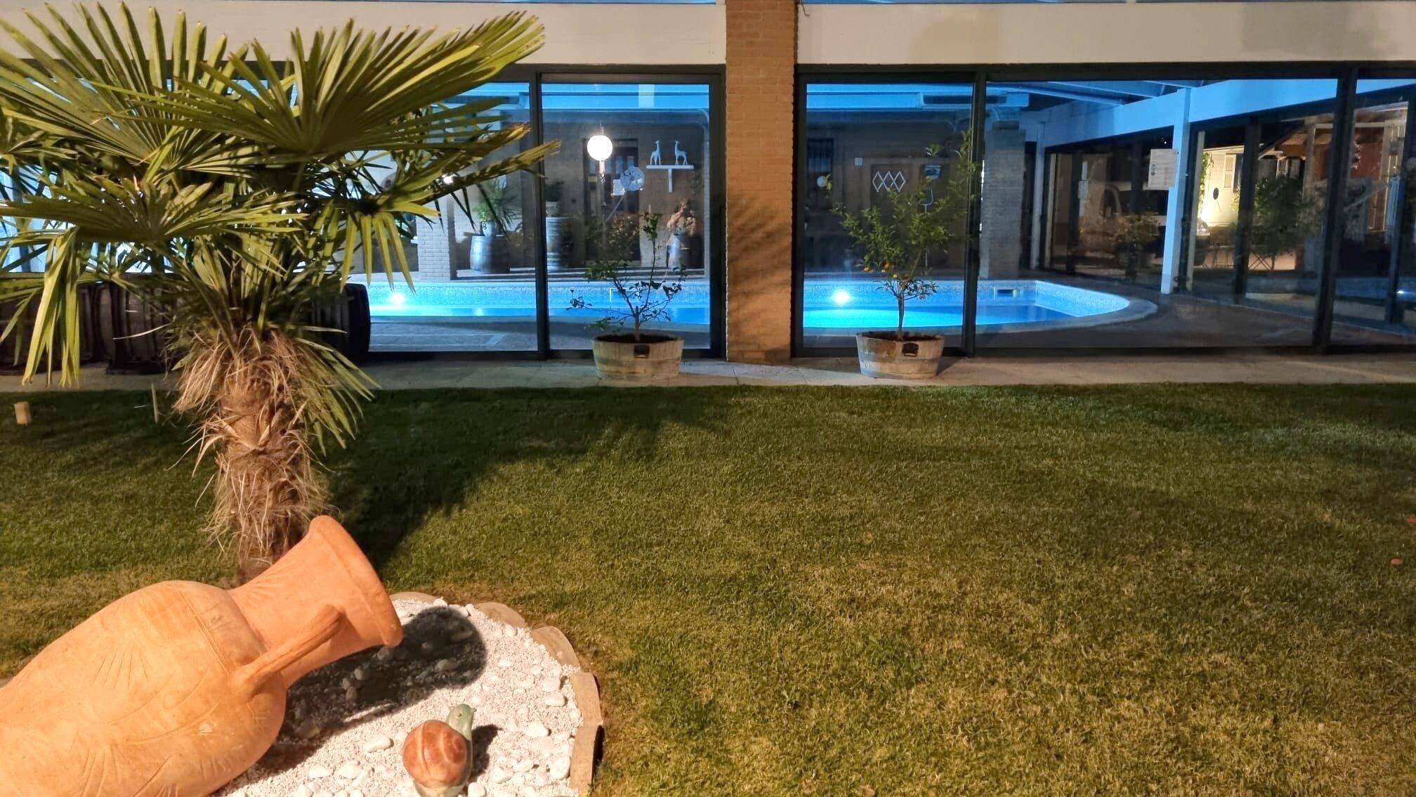 Luxury & Suite Apartment with garden & pool