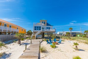 Terrace/patio - Get “Out of Office” and into this bayfront beauty! Private pier for Fishing. (Gulf Shores)