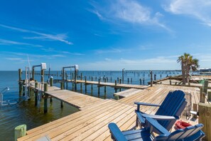 Marina - Get “Out of Office” and into this bayfront beauty! Private pier for Fishing. (Gulf Shores)