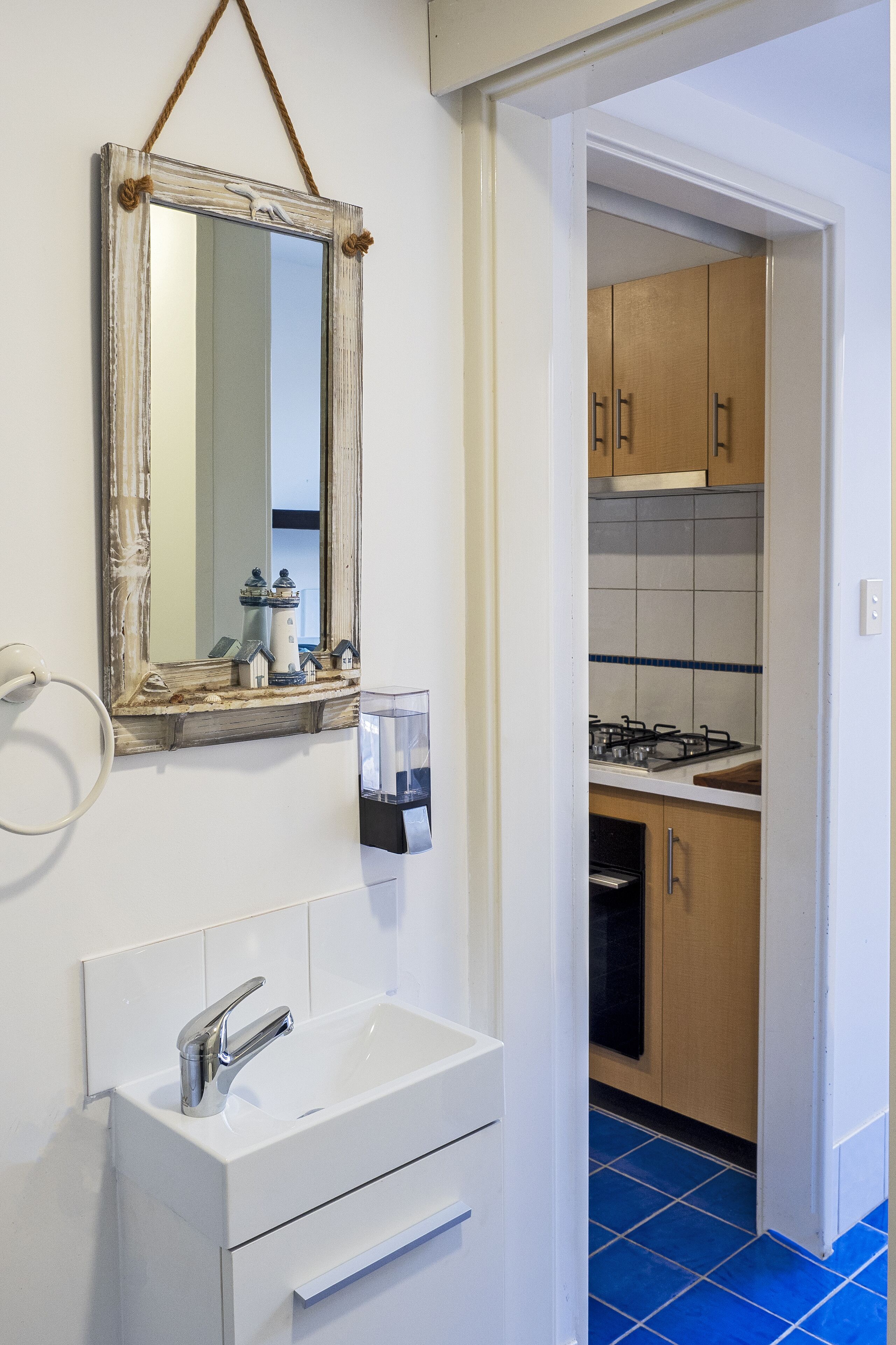 Walk to Avalon Bay — image 12