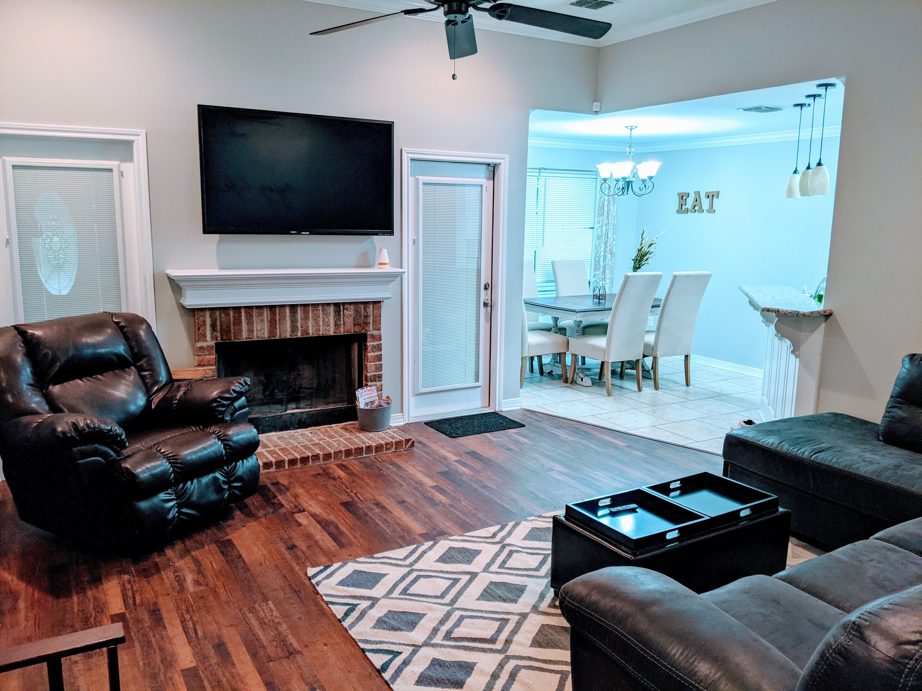 Charming, Quiet, South Shreveport Retreat King Bed