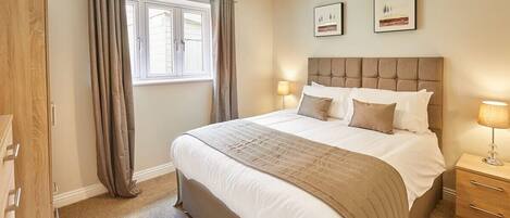 2 soverom, skrivebord, wi-fi (inkludert) og sengetøy