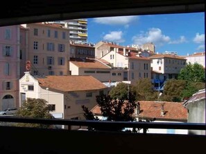 Interior - Comfortable Flat With Balcony, Cannes City Centre (Cannes)